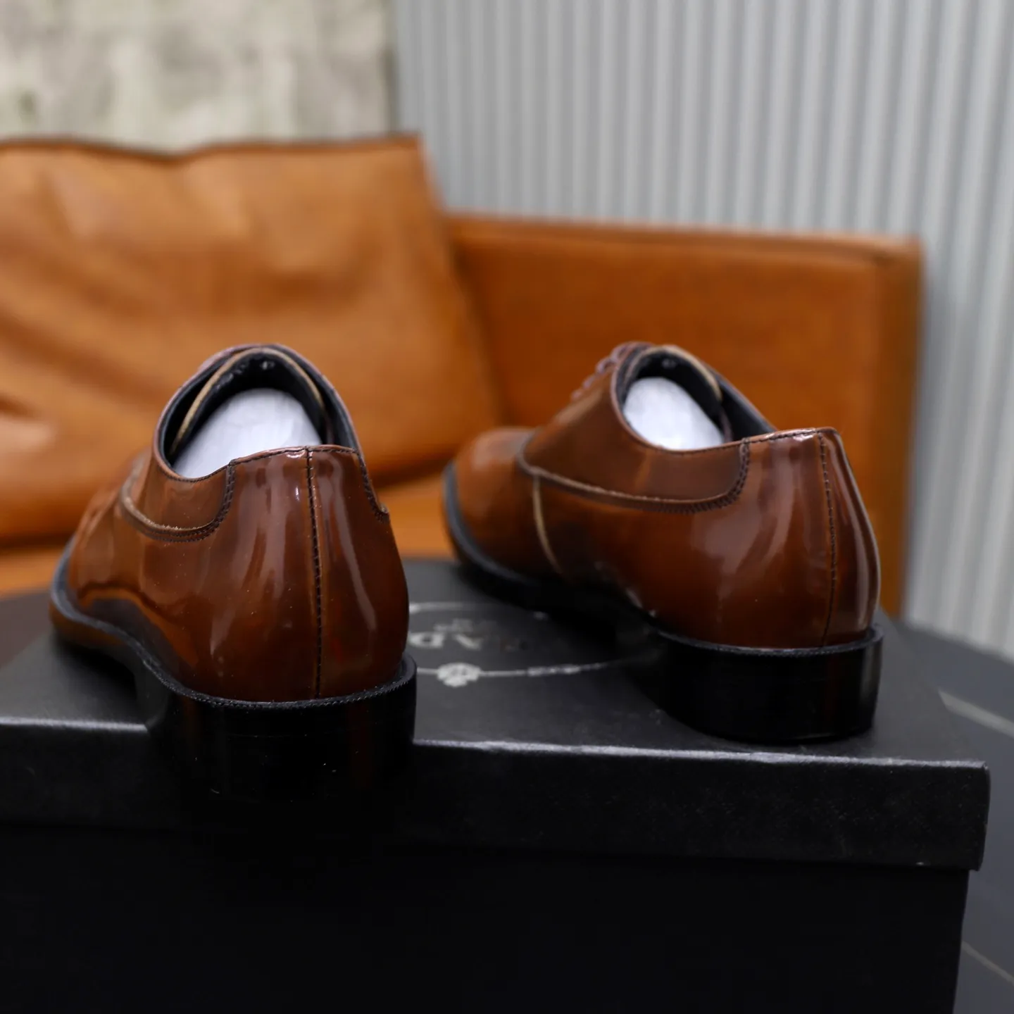 Ex-factory price: 540💰🙅‍♂️🙅‍♂️🙅‍♂️ Brand: PRADA Standard code: Men's code 38-44 (45 can be customized) Grade: Same style as the official website Original order quality Material: Original cowhide surface Comfortable cowhide lining Original outsole Style category: Men's fashionable casual leather shoes Distinguished big-name luxury elements Top luxury Color: actual picture color
